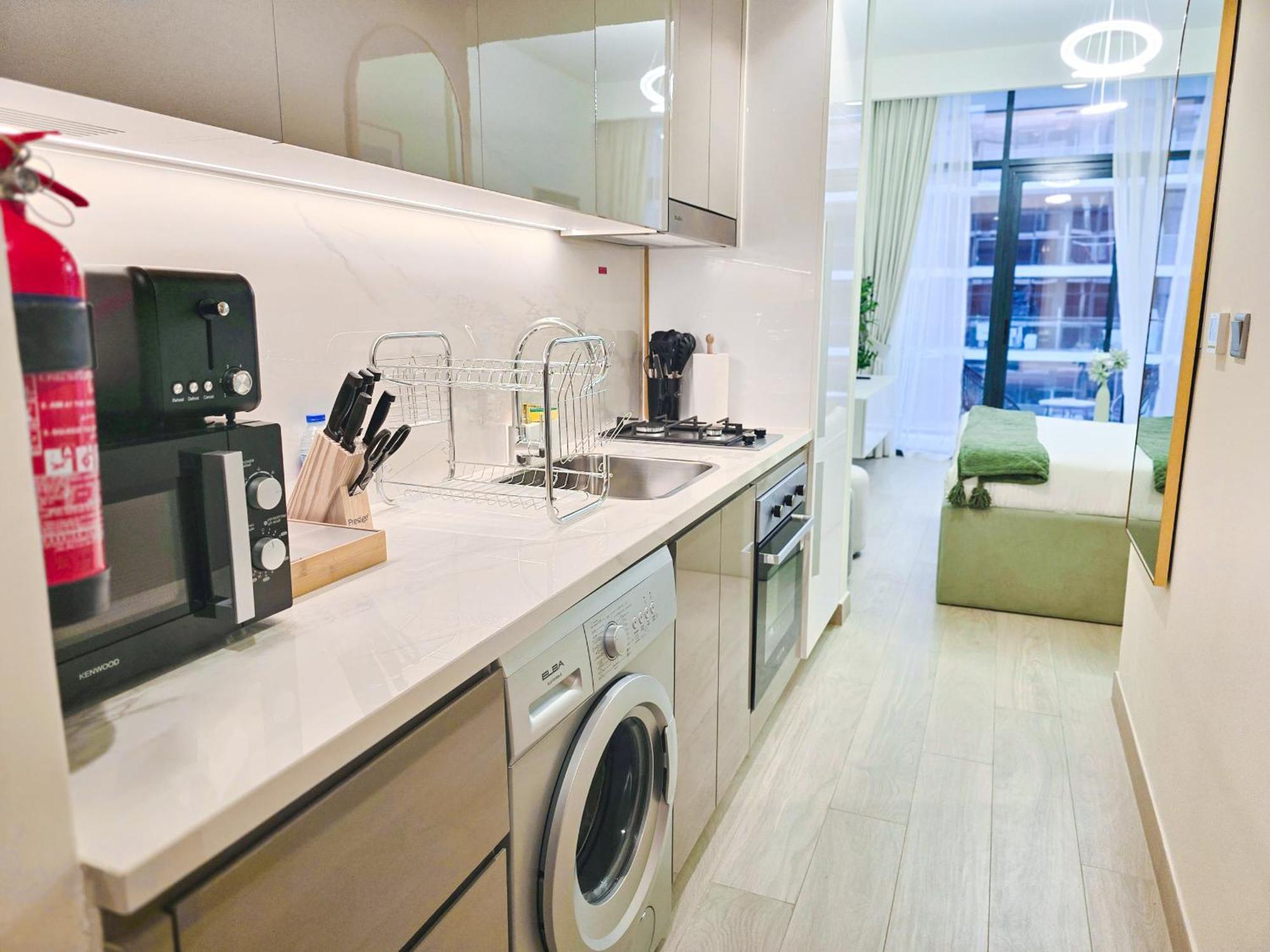 Apartment Easygo- Stylish Stu Azizi Riviera 44-06
