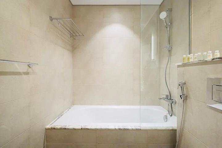360 Downtown Luxury Apt- Infinity Pool Burj View Dubai