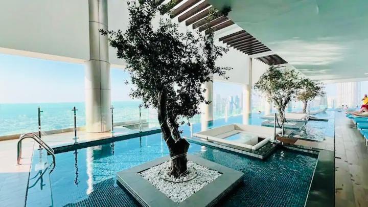 Apartment 360 Downtown Luxury Apt- Infinity Pool Burj View Dubai