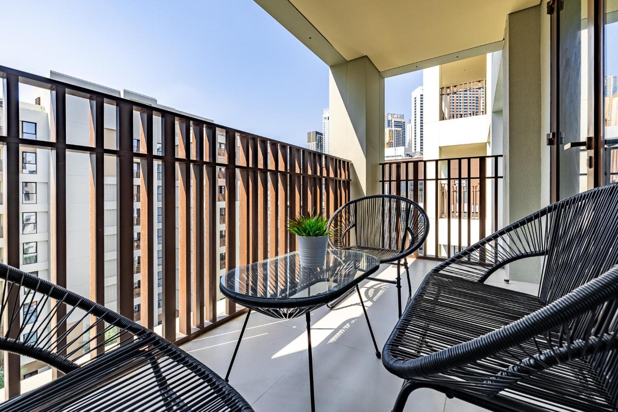 Apartment Newly Furnished 1bdr In Creek With Water Views *