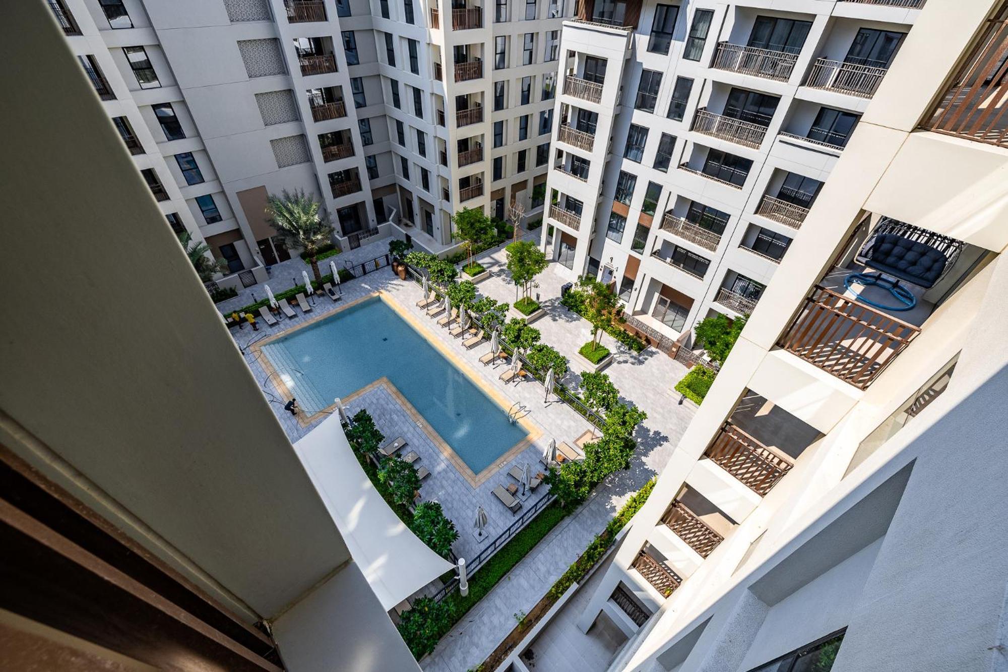 Apartment Newly Furnished 1bdr In Creek With Water Views *