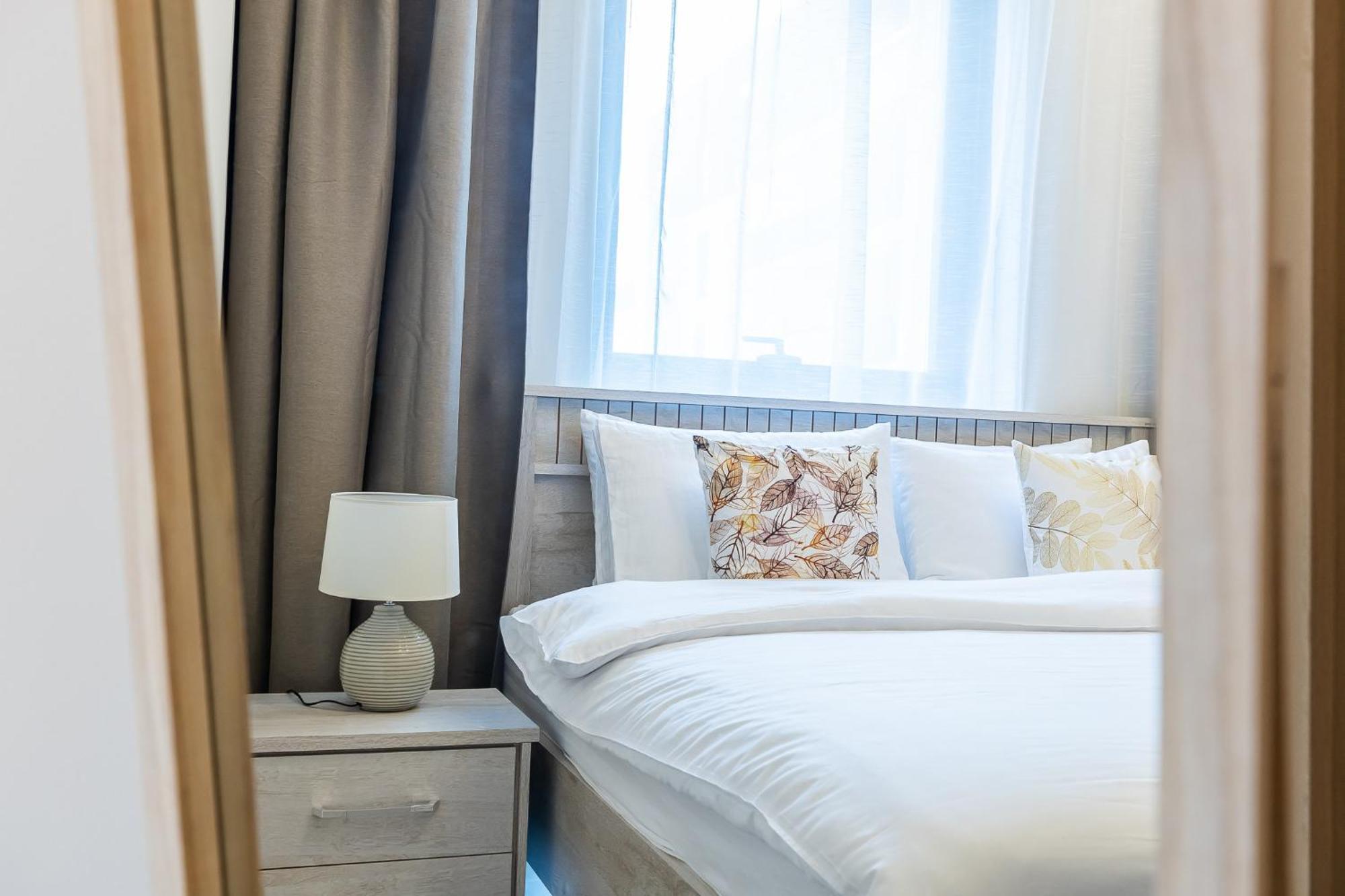 Newly Furnished 1bdr In Creek With Water Views Dubai