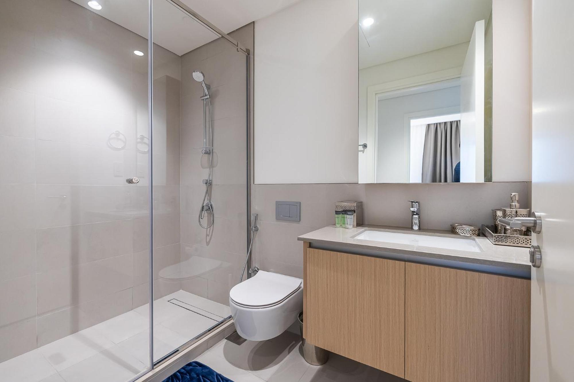Newly Furnished 1bdr In Creek With Water Views * Dubai