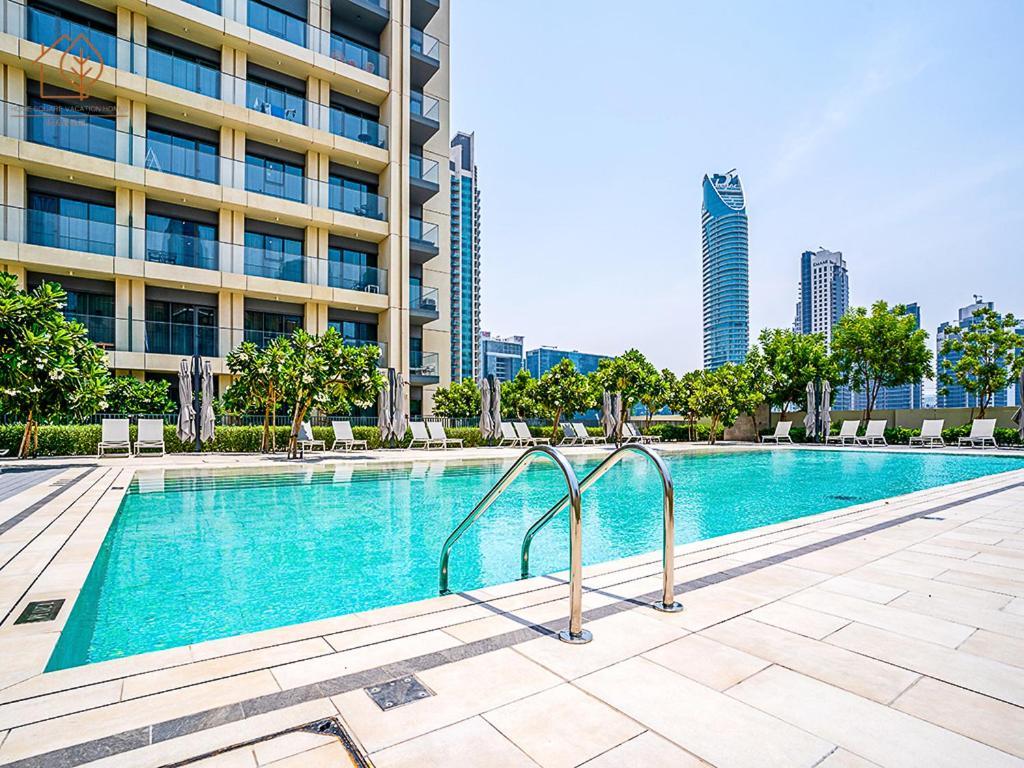 Stunning 3-Bedroom Home With Panoramic Burj Khalifa Views From High Floor 193Br-3 Apartment *