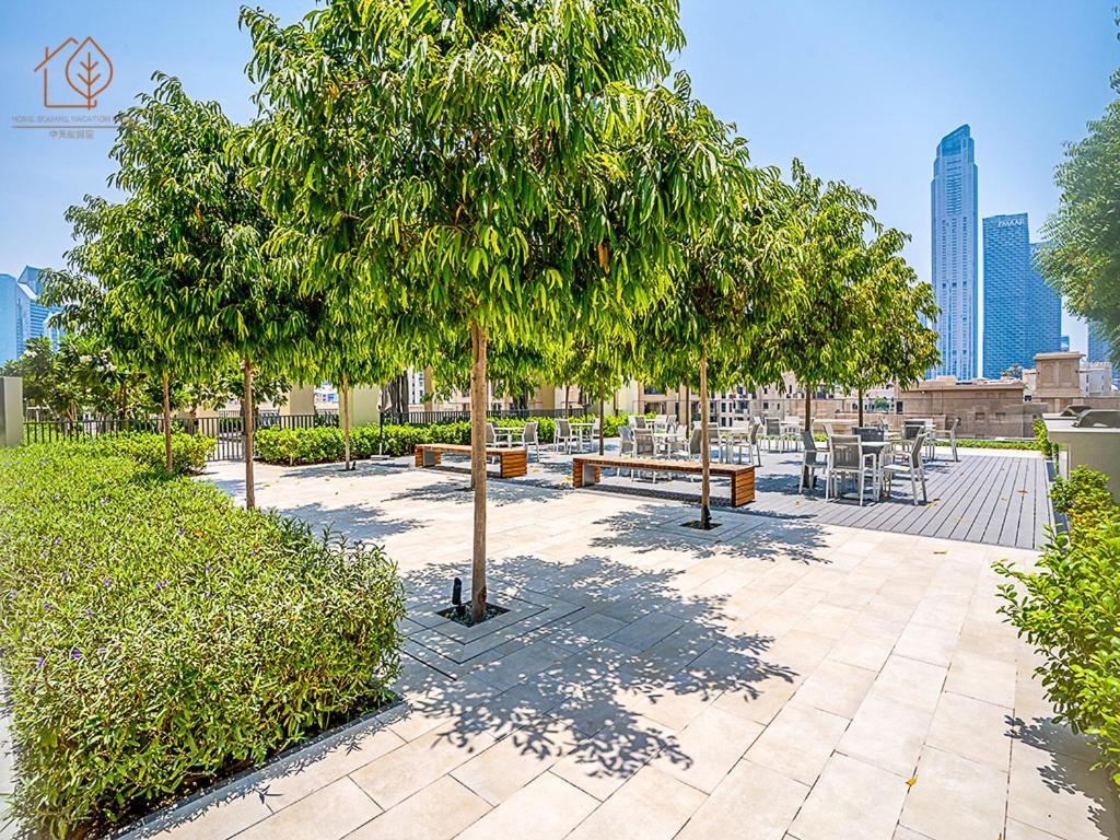 Stunning 3-Bedroom Home With Panoramic Burj Khalifa Views From High Floor 193Br-3 Apartment *