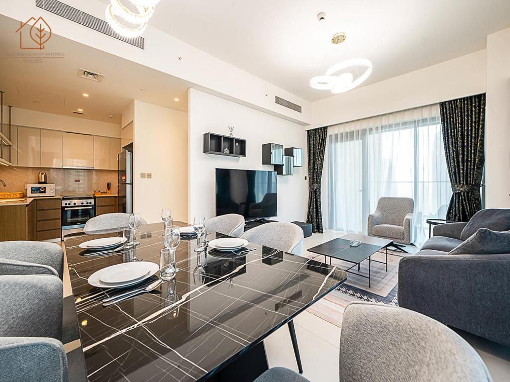 Apartment Stunning 3-Bedroom Home With Panoramic Burj Khalifa Views From High Floor 193Br-3