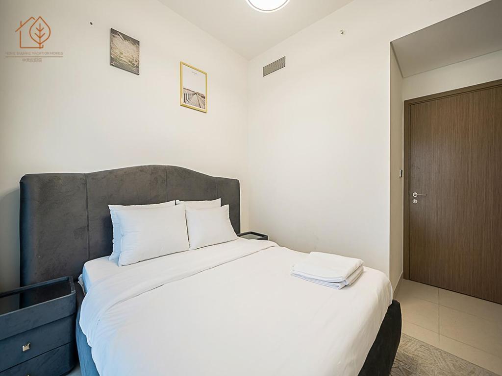 Apartment Stunning 3-Bedroom Home With Panoramic Burj Khalifa Views From High Floor 193Br-3 Dubai
