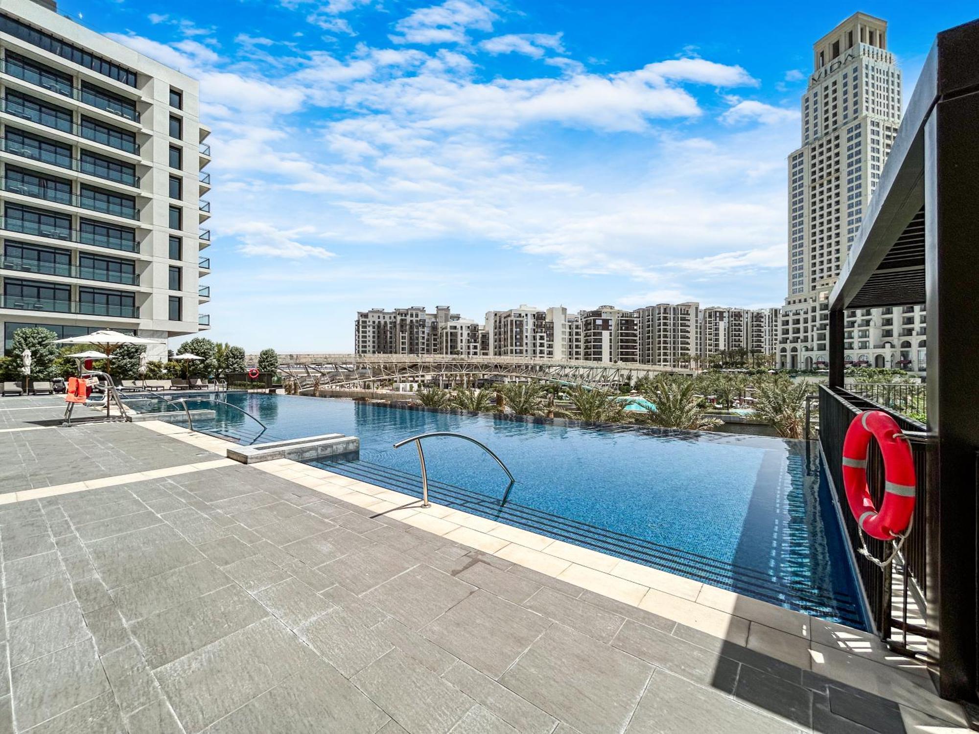 Stunning In Palace Residences On 41st Floor Apartment *