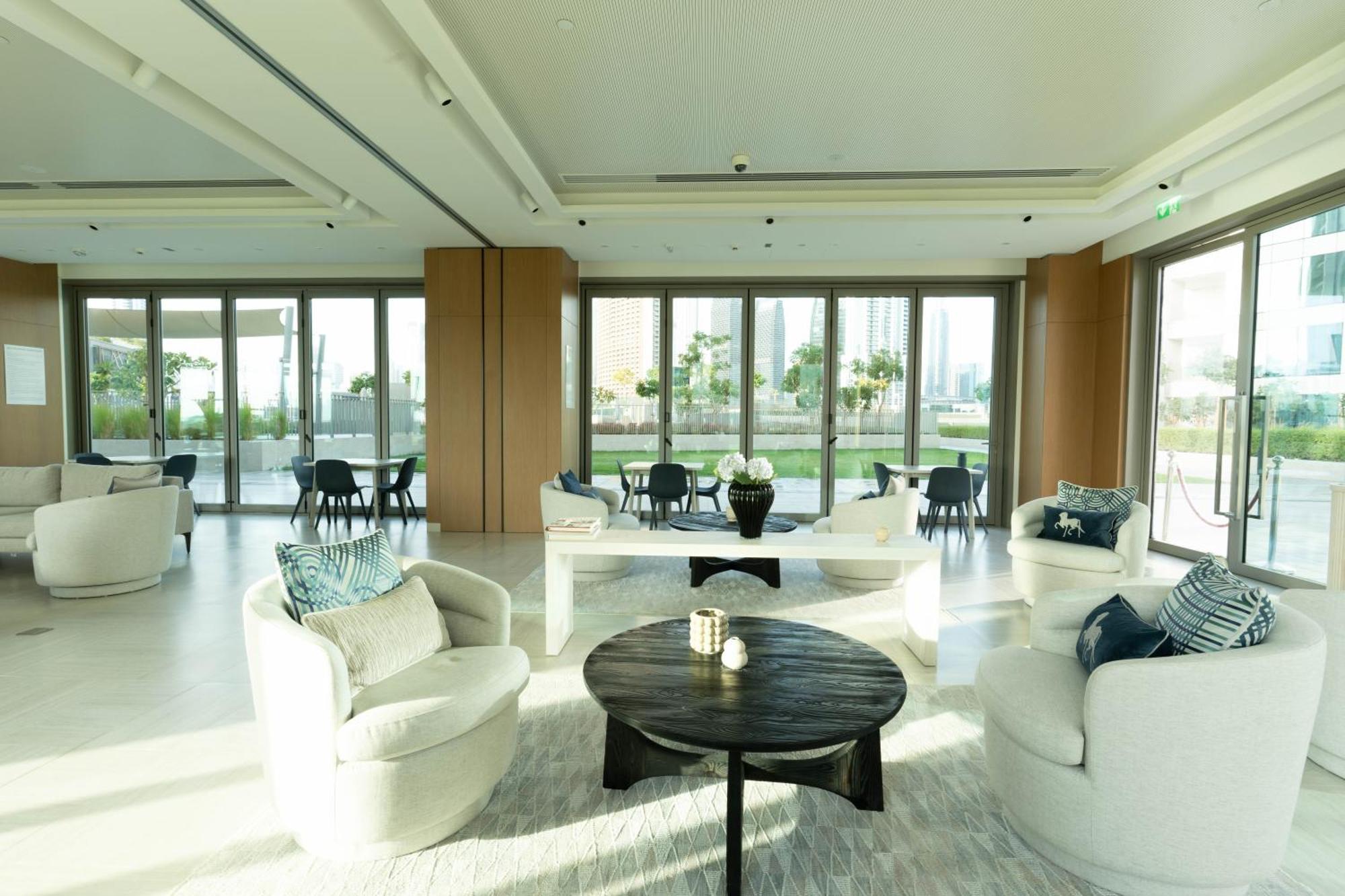 Infinity Pool With Burj Khalifa View - 1 Bedroom In Downtown - 5 Min Walk To Mall, Close To Burj Khalifa - Sleeps 4 People By Zen Apartment *