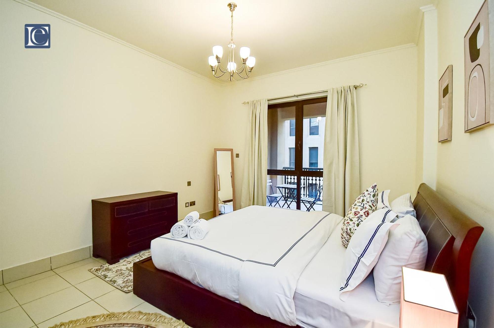Luxury Escapes - Burj Khalifa View 90sqm - 1br In Zaafaran, Downtown Apartment *