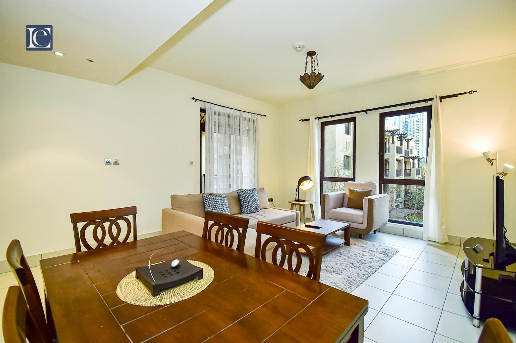 Luxury Escapes - Burj Khalifa View 90sqm - 1br In Zaafaran, Downtown Apartment Dubai