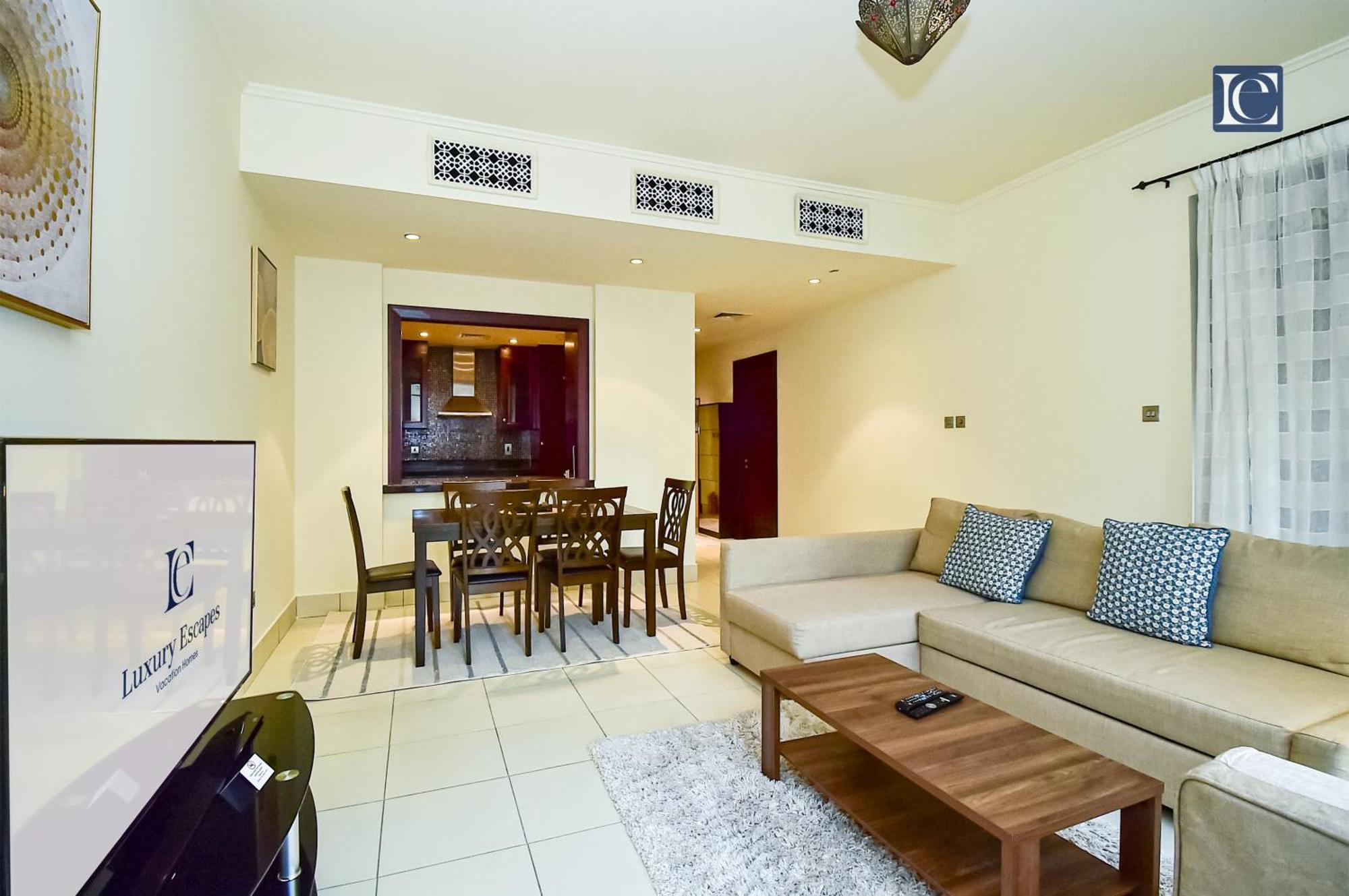 Luxury Escapes - Burj Khalifa View 90sqm - 1br In Zaafaran, Downtown * Dubai