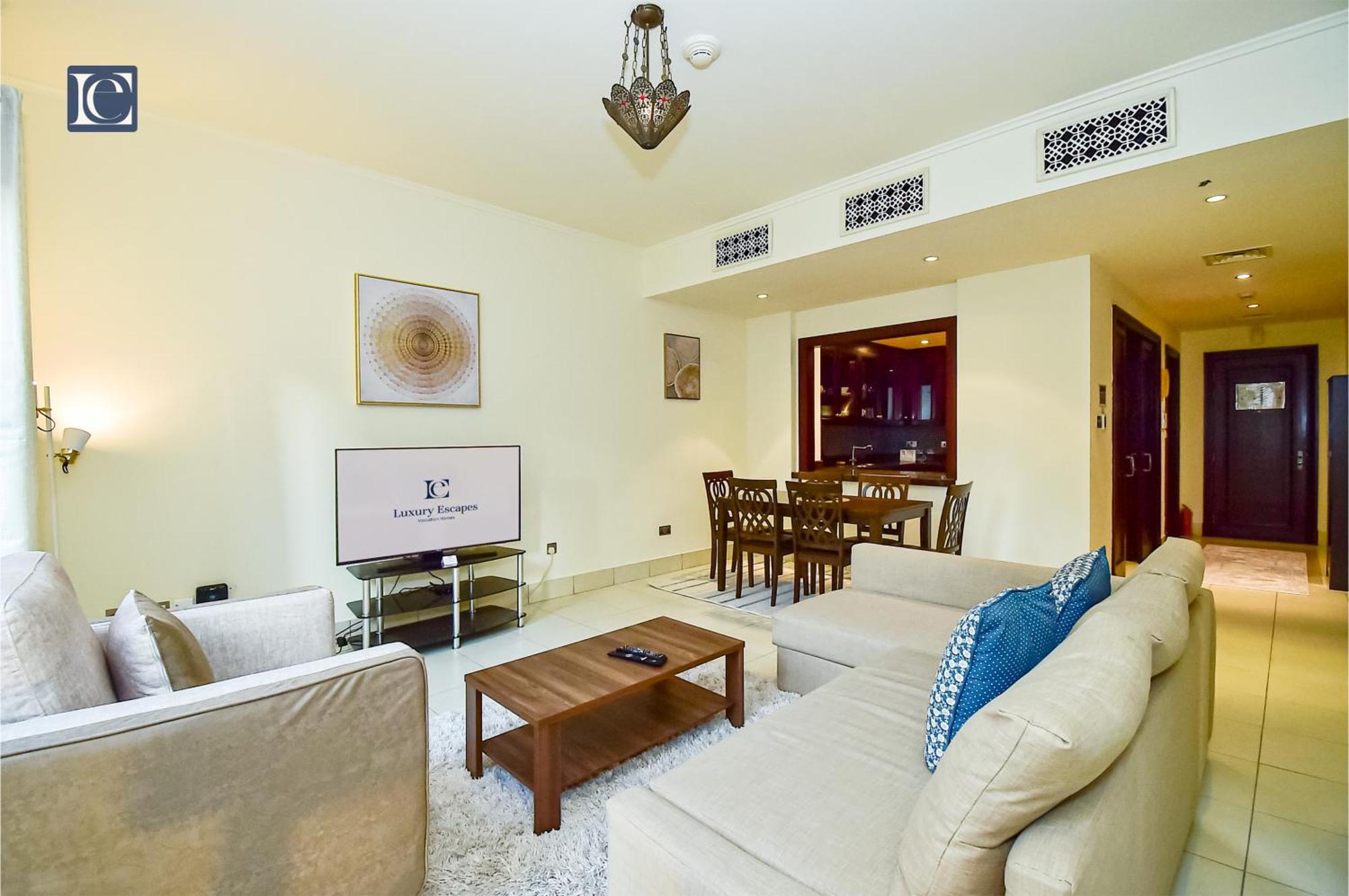 Luxury Escapes - Burj Khalifa View 90sqm - 1br In Zaafaran, Downtown * Dubai