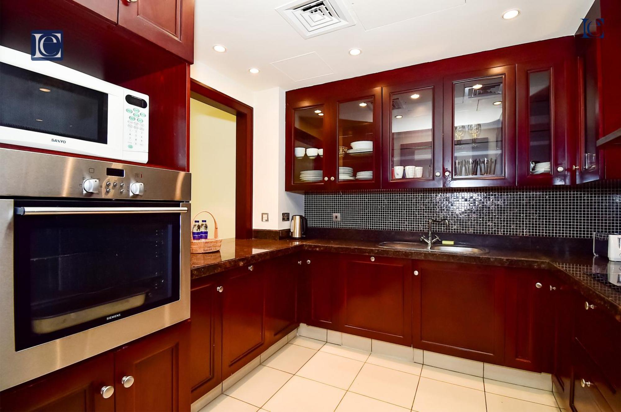Luxury Escapes - Burj Khalifa View 90sqm - 1br In Zaafaran, Downtown Apartment