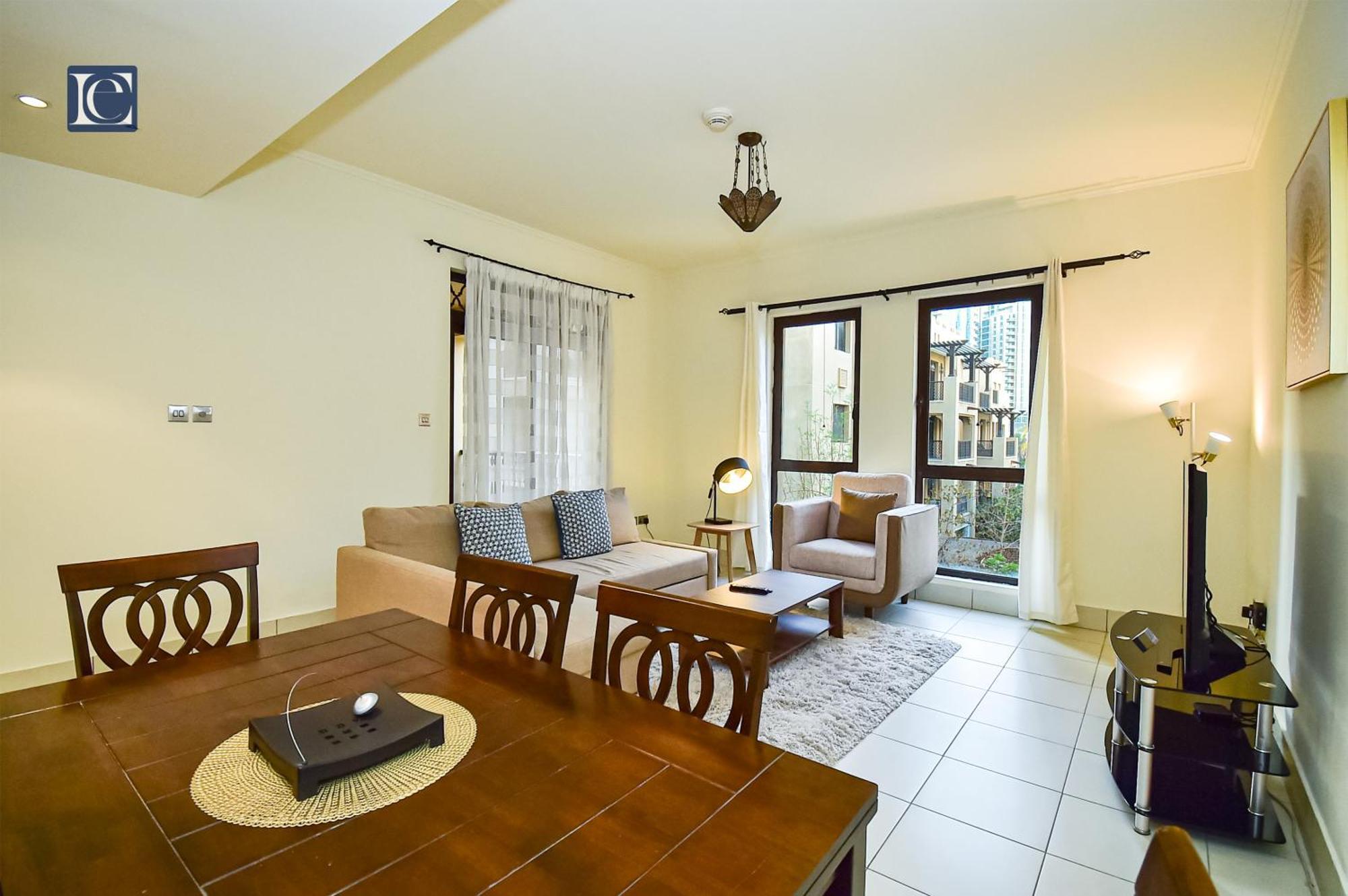Luxury Escapes - Burj Khalifa View 90sqm - 1br In Zaafaran, Downtown Apartment Dubai