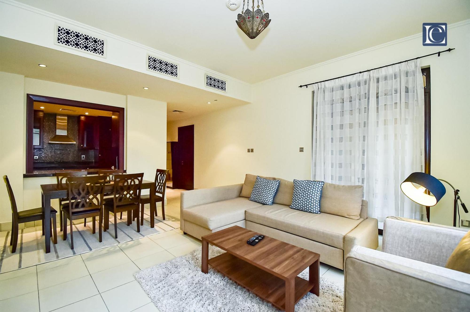 Luxury Escapes - Burj Khalifa View 90sqm - 1br In Zaafaran, Downtown Apartment