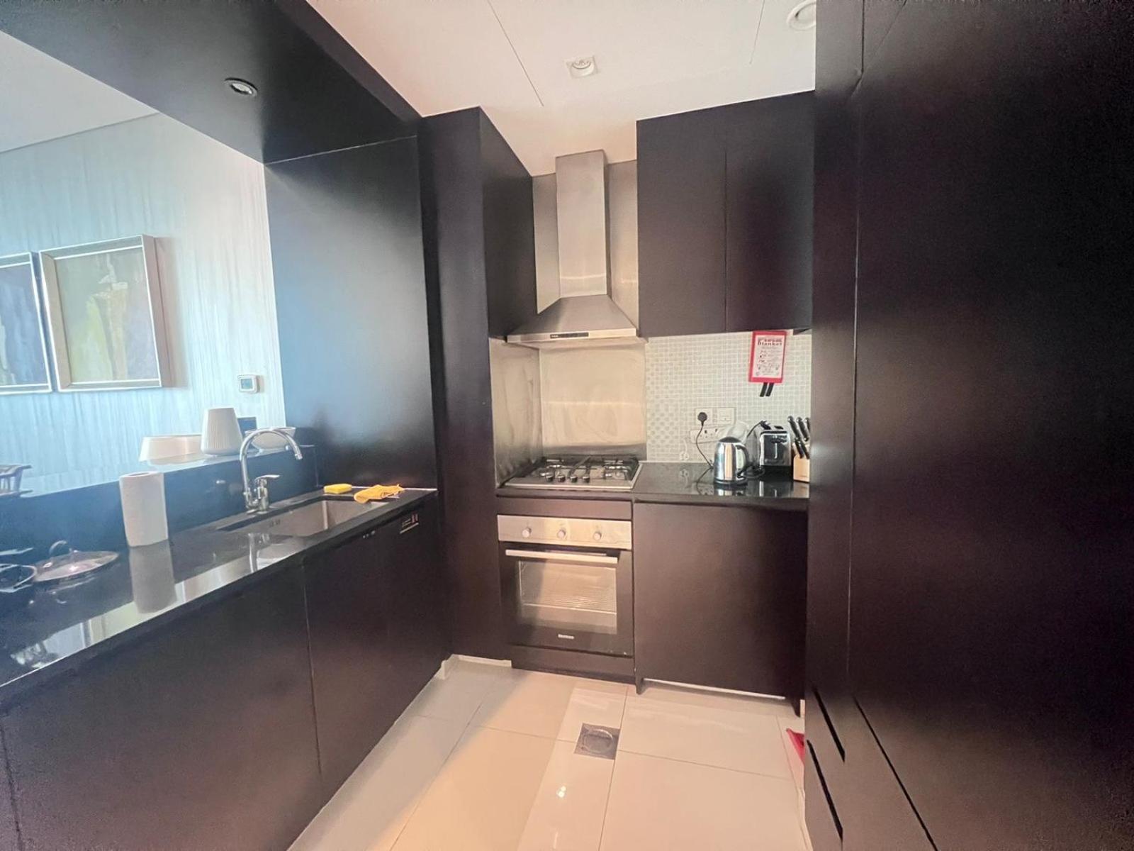Downtown, Business Bay, Very Close To Mall *