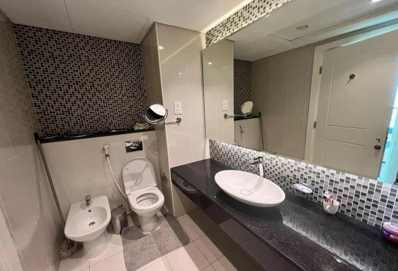 Downtown, Business Bay, Very Close To Mall *