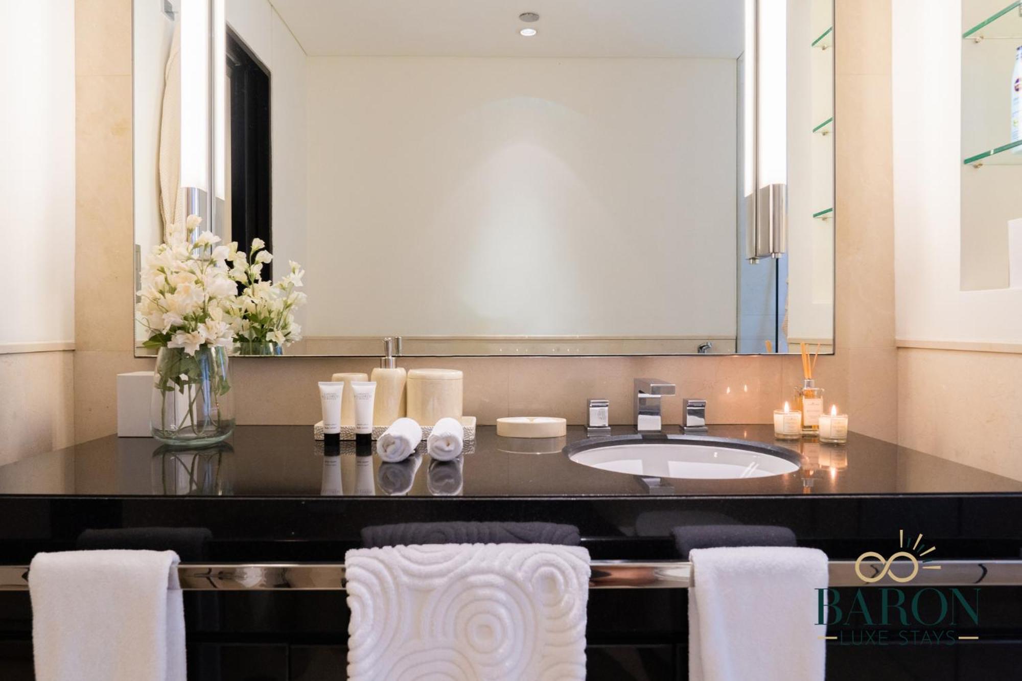 Apartment Luxurious At Address Residences 15 *