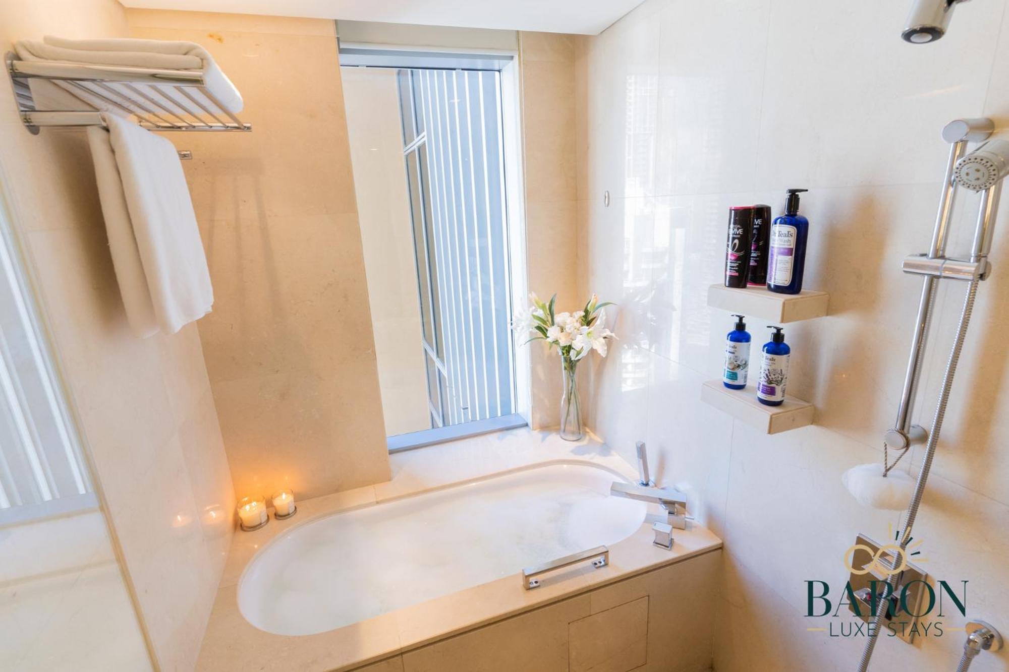 Apartment Luxurious At Address Residences 15
