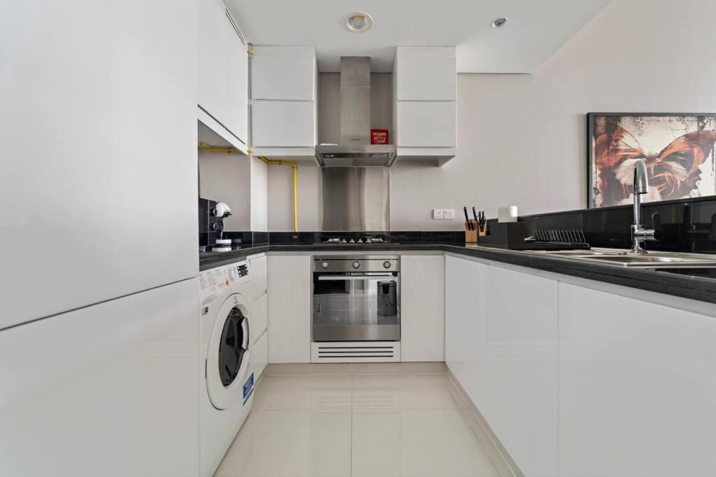 Modern 1 Bedroom In Family Community Apartment Dubai