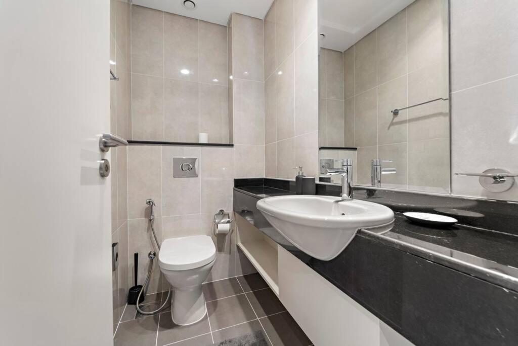 Apartment Modern 1 Bedroom In Family Community Dubai