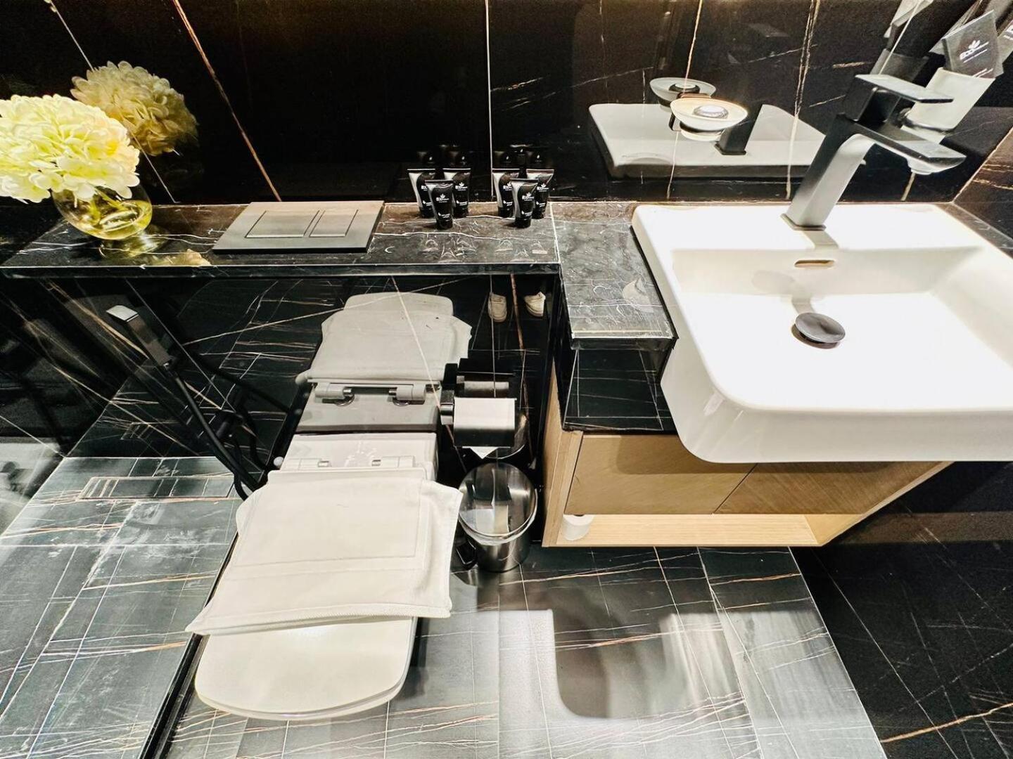 Stunning 1br Fully Furnished With Balcony In Jvc Apartment *