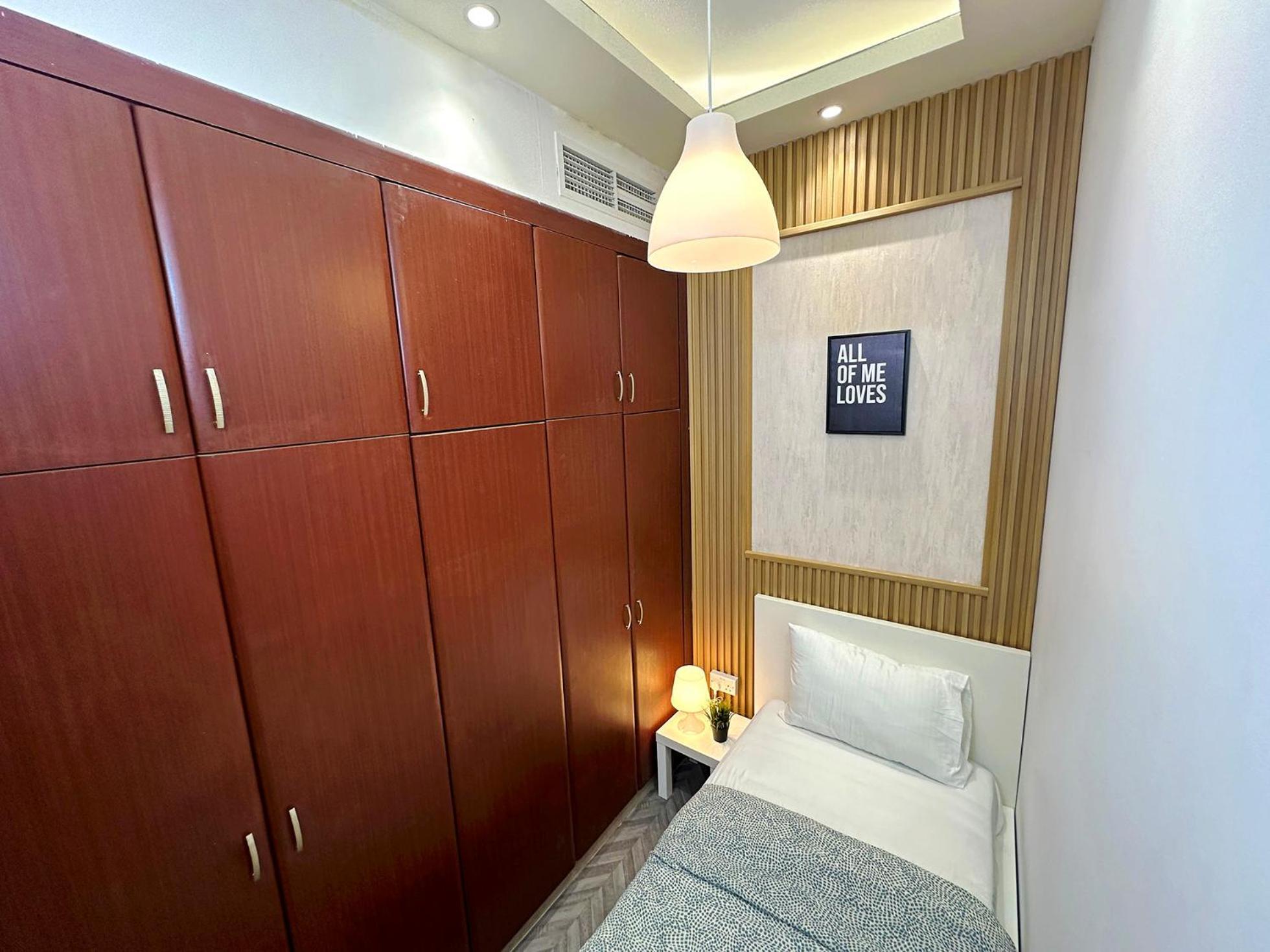 Canvas Partition In Barsha Heights Near Metro Homestay