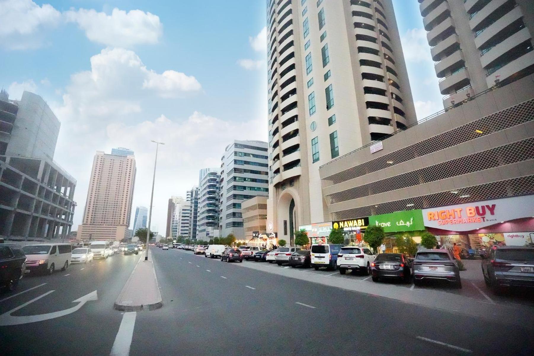 Canvas Partition In Barsha Heights Near Metro Homestay *