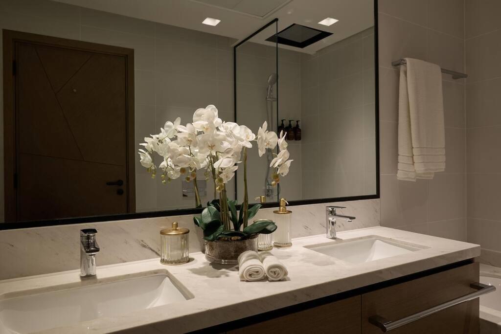 Elegant Luxury Living In Palace Residences
