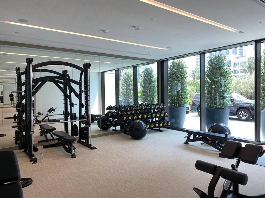 Elegant Luxury Living In Palace Residences *