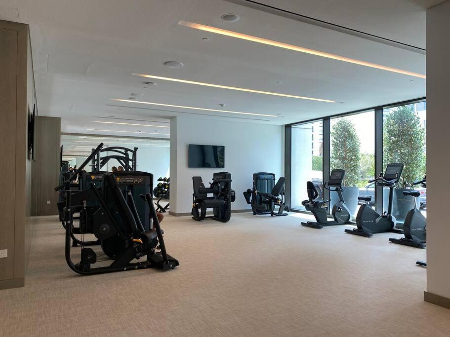 Elegant Luxury Living In Palace Residences *