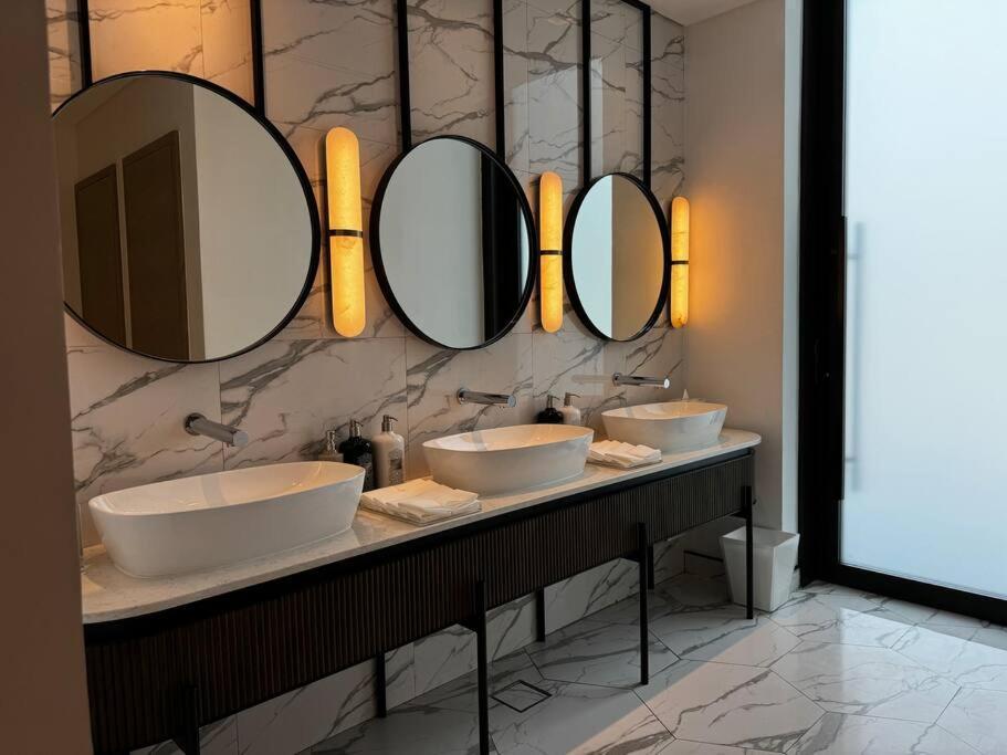 Elegant Luxury Living In Palace Residences Apartment