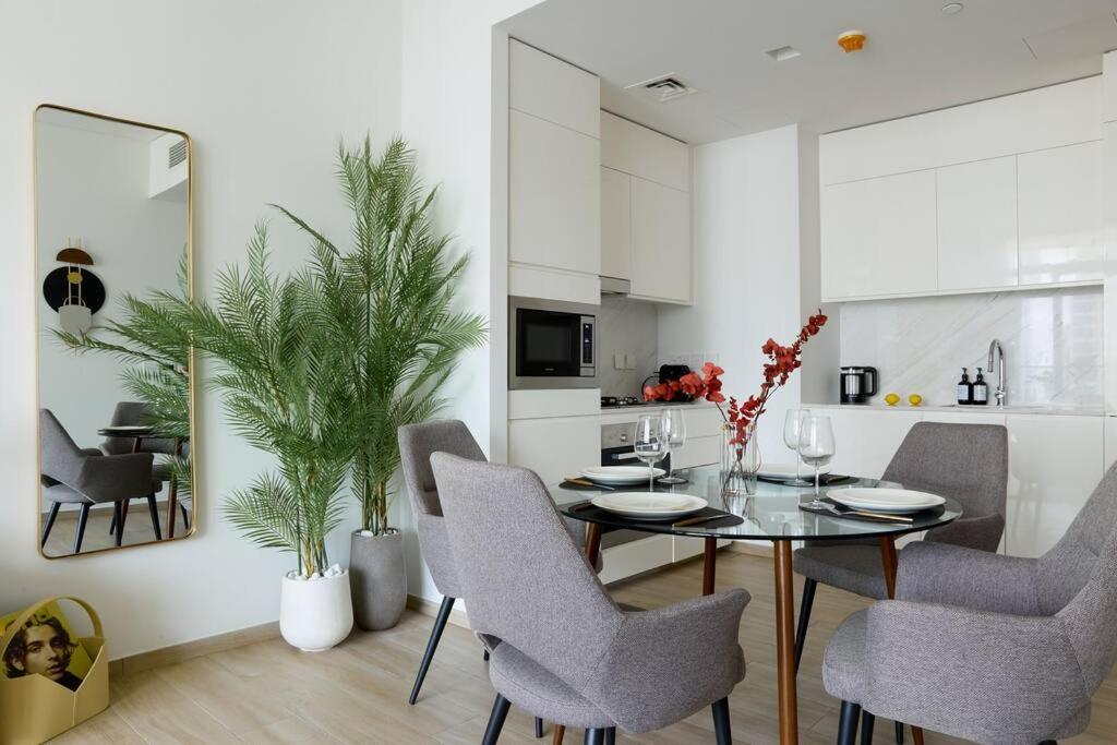 Elegant Luxury Living In Palace Residences Apartment