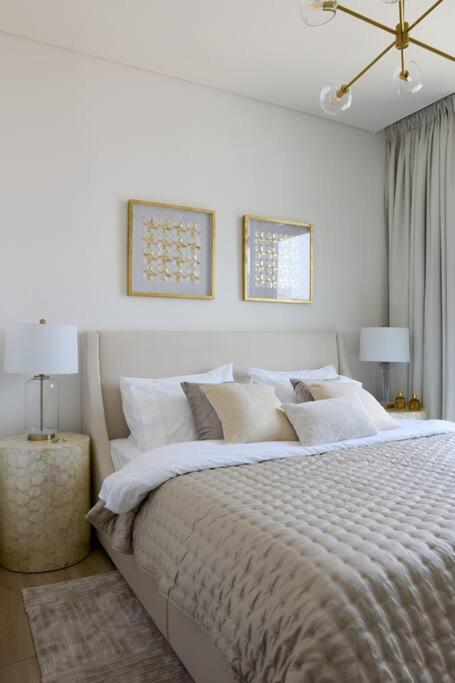 Elegant Luxury Living In Palace Residences Apartment *