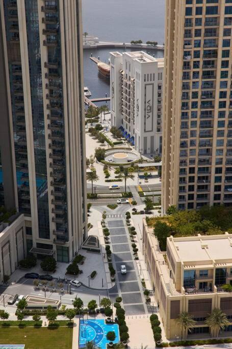 Elegant Luxury Living In Palace Residences *