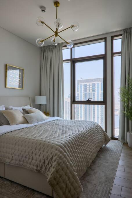 Elegant Luxury Living In Palace Residences Apartment *