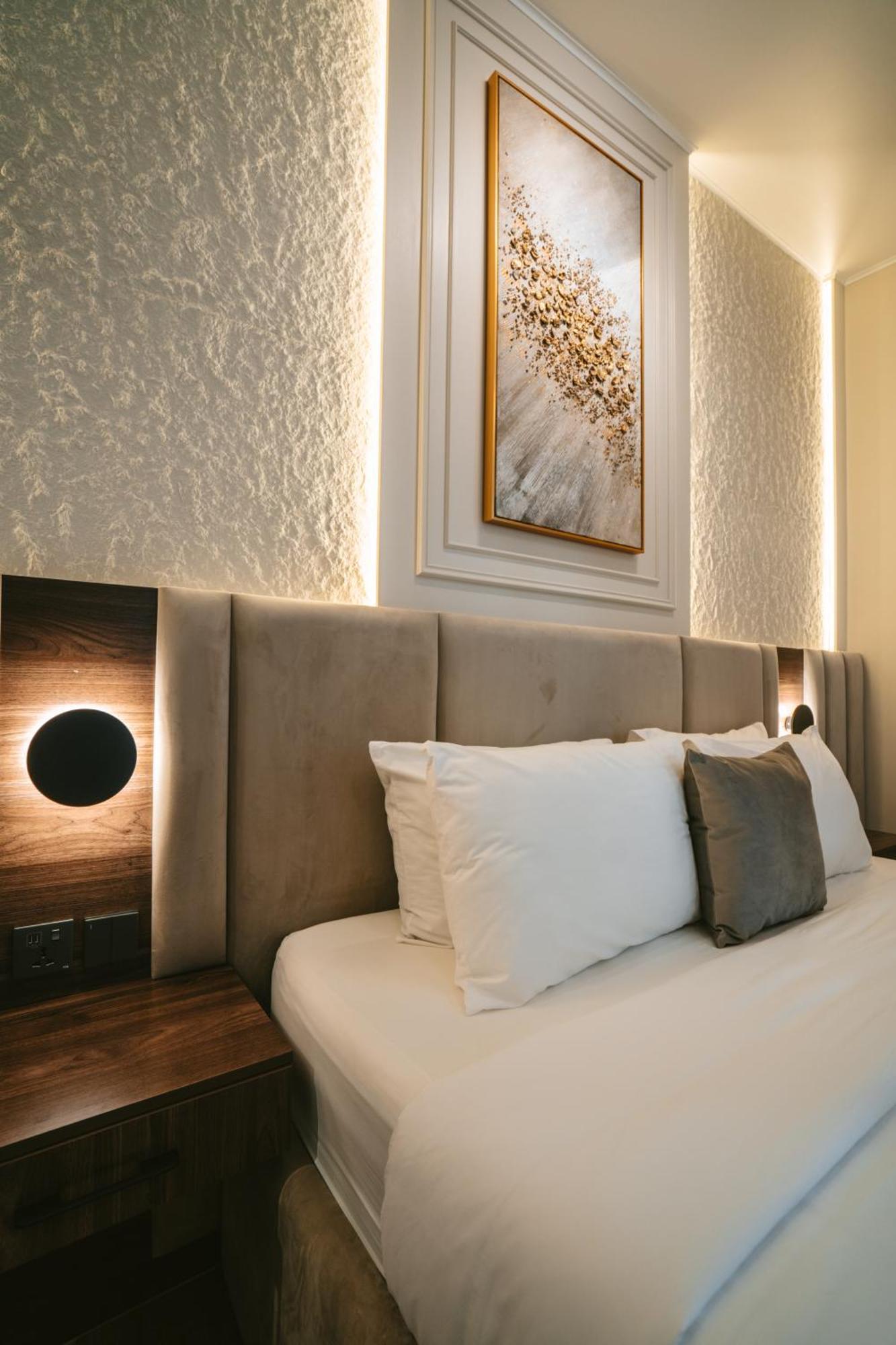 Modern 2-bedroom Escape