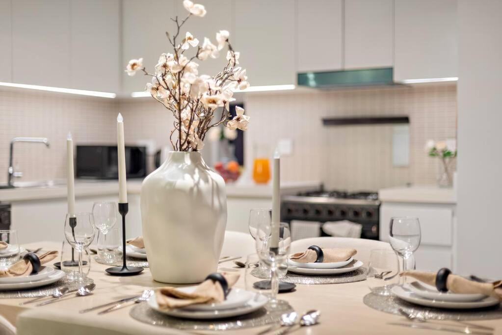 First Class 2br Stylish Bliss * Dubai