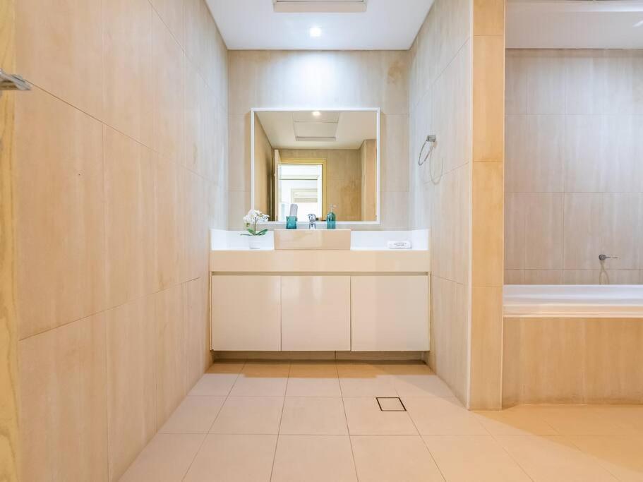 Seaside Elegance-1br-al Bateen-private Access *