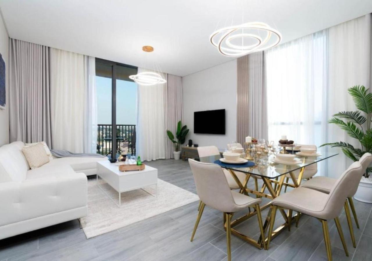 Chic 2br Urban Retreat W Captivating Views By Vibel Apartment