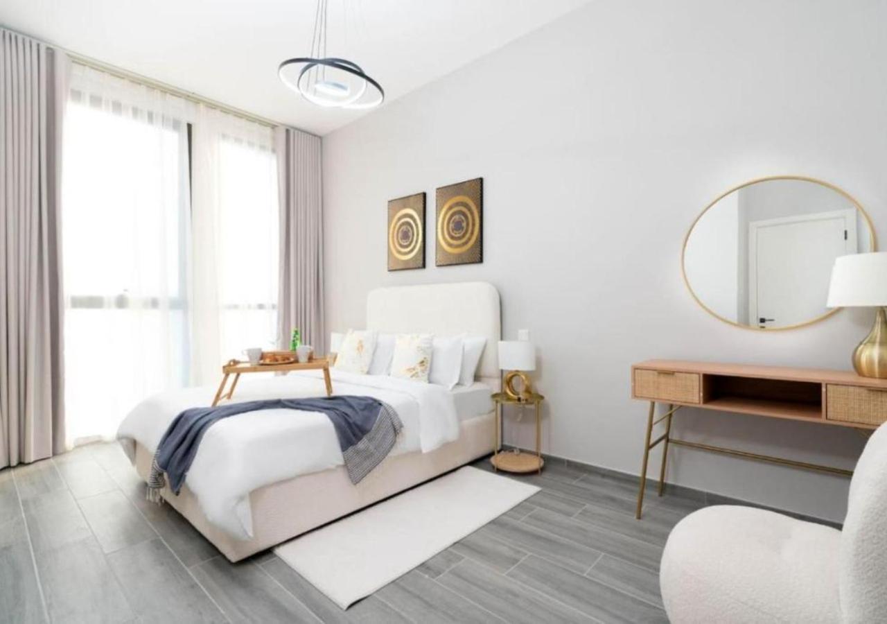 Chic 2br Urban Retreat W Captivating Views By Vibel Apartment *