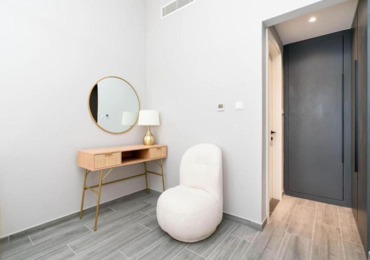 Chic 2br Urban Retreat W Captivating Views By Vibel Apartment
