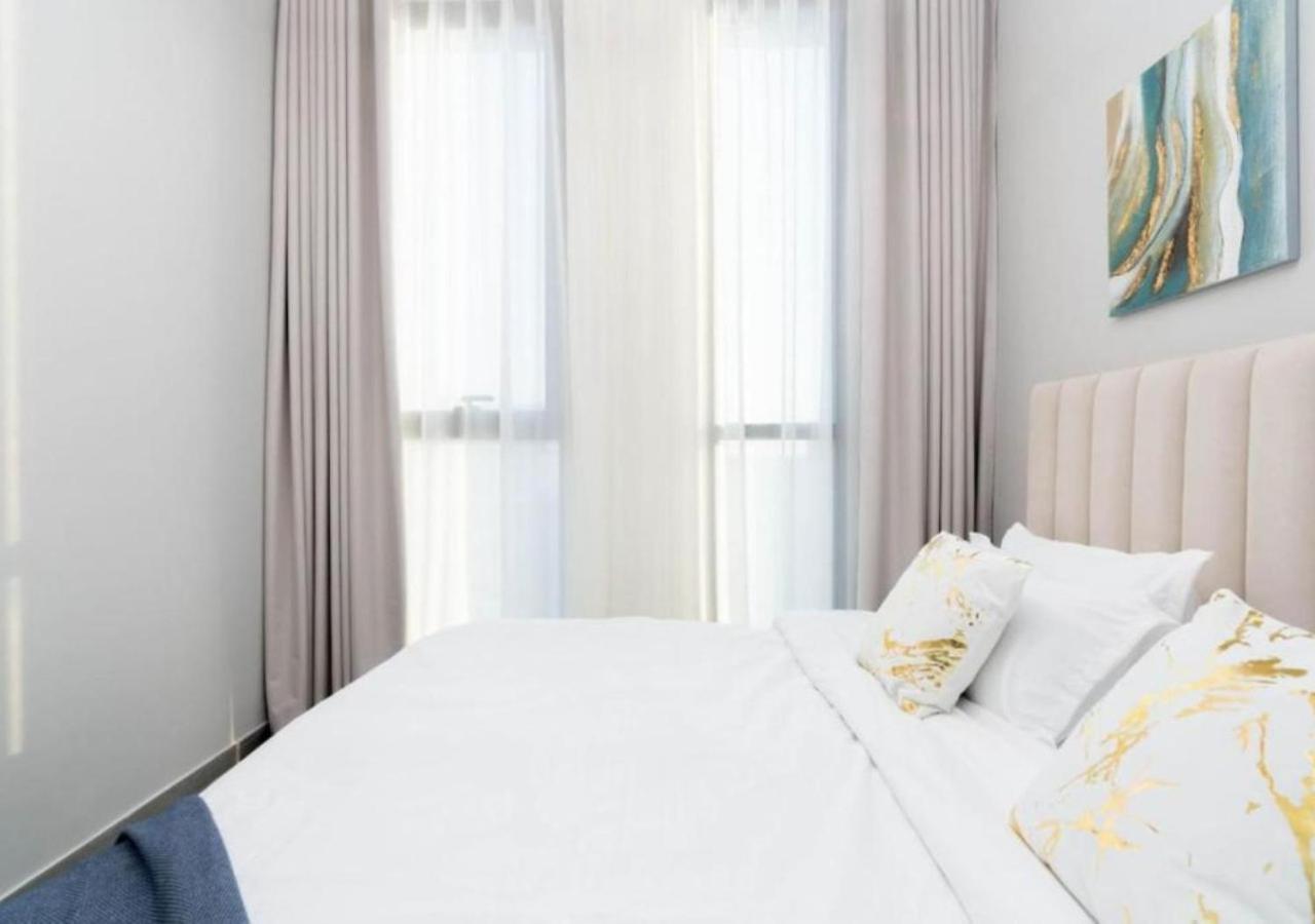 Chic 2br Urban Retreat W Captivating Views By Vibel *