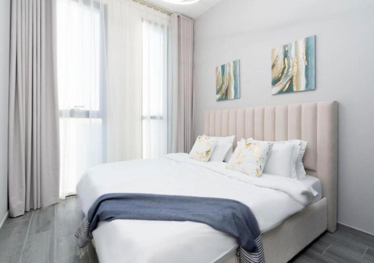 Chic 2br Urban Retreat W Captivating Views By Vibel *