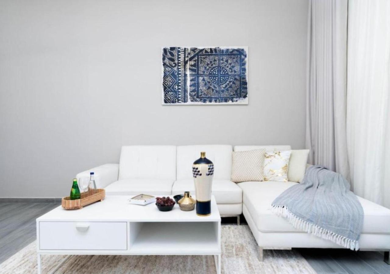Chic 2br Urban Retreat W Captivating Views By Vibel Apartment *