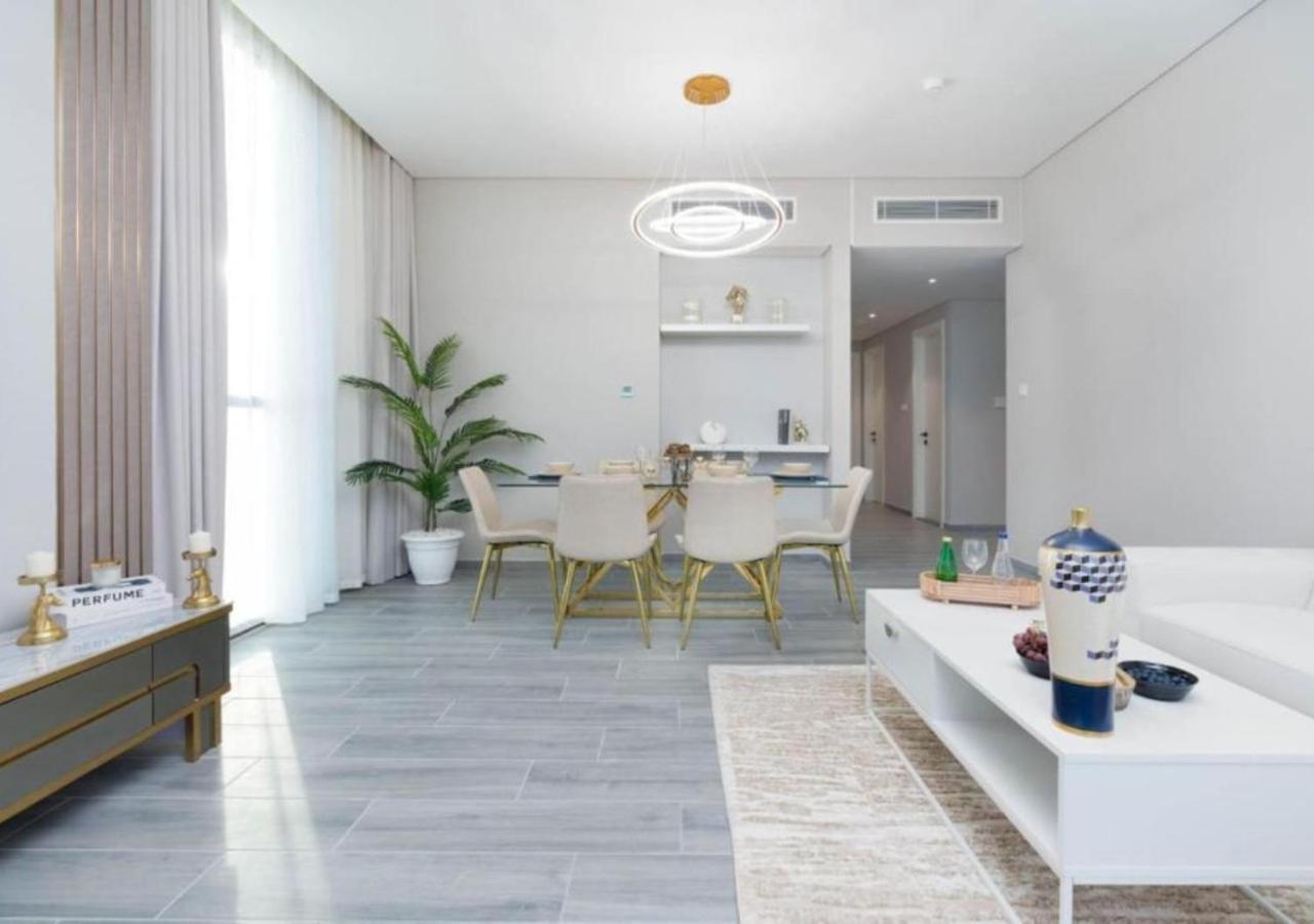 Chic 2br Urban Retreat W Captivating Views By Vibel *