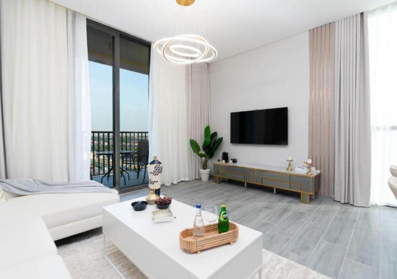 Chic 2br Urban Retreat W Captivating Views By Vibel Apartment *