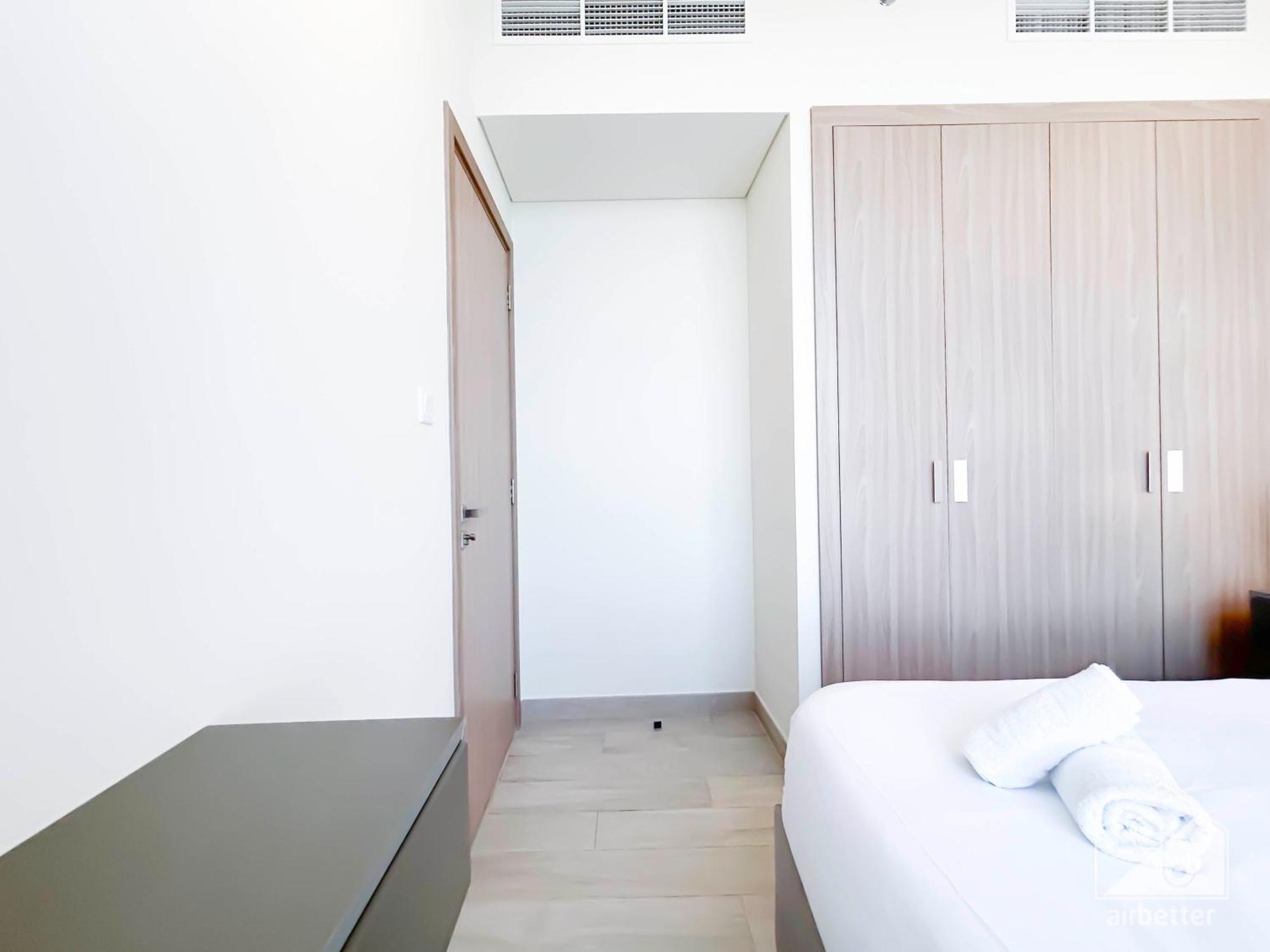 Apartment Stylish 1br With Balcony In Azizi Riviera *