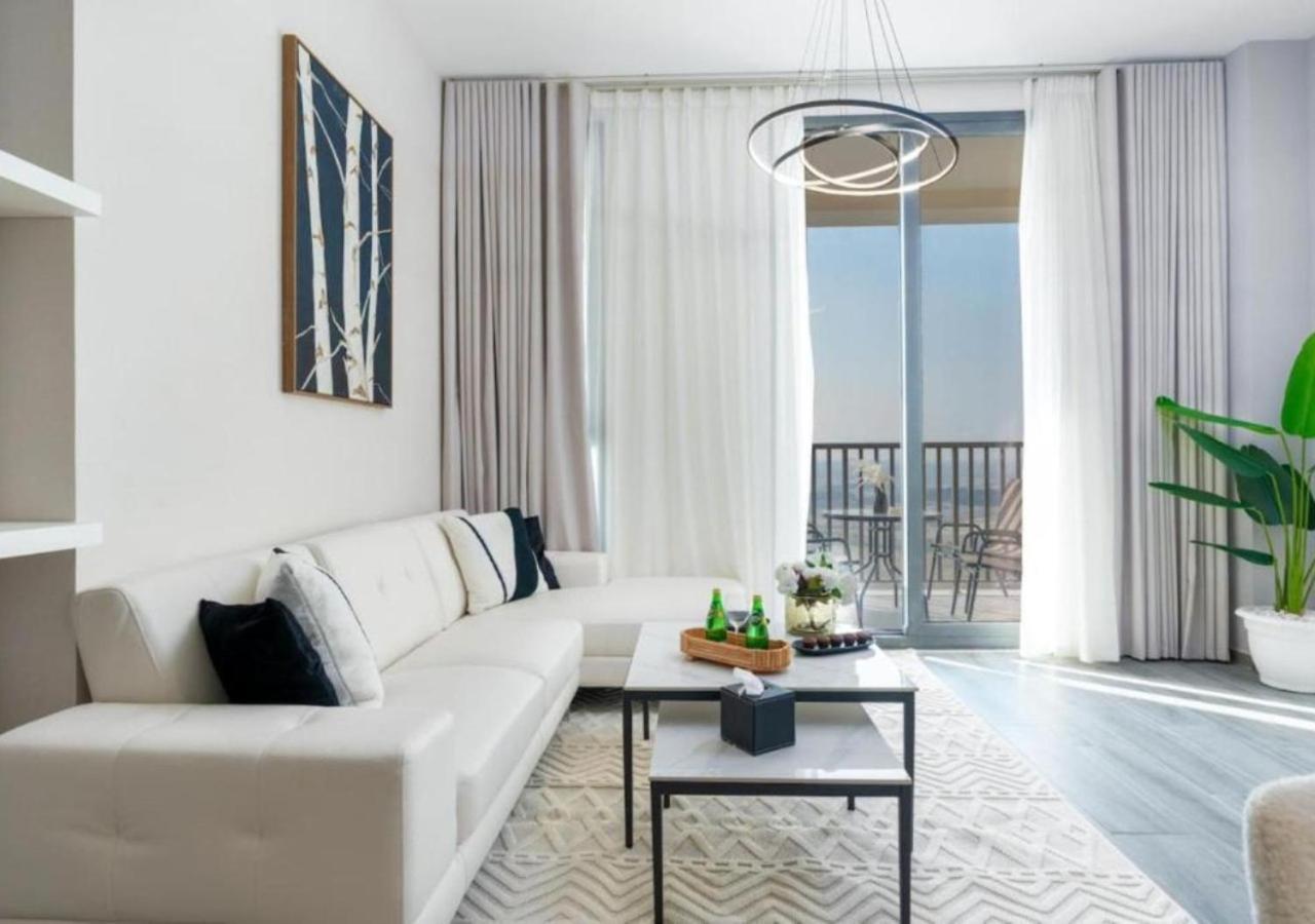 Chic 2br With Captivating Views In By Vibel